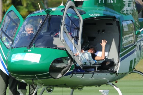Neymar tiene permiso médico para caminar y sentarse