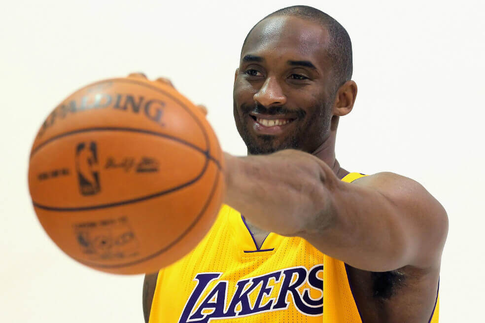 Bad Bunny rinde tributo a Kobe Bryant con la canción «6 Rings»