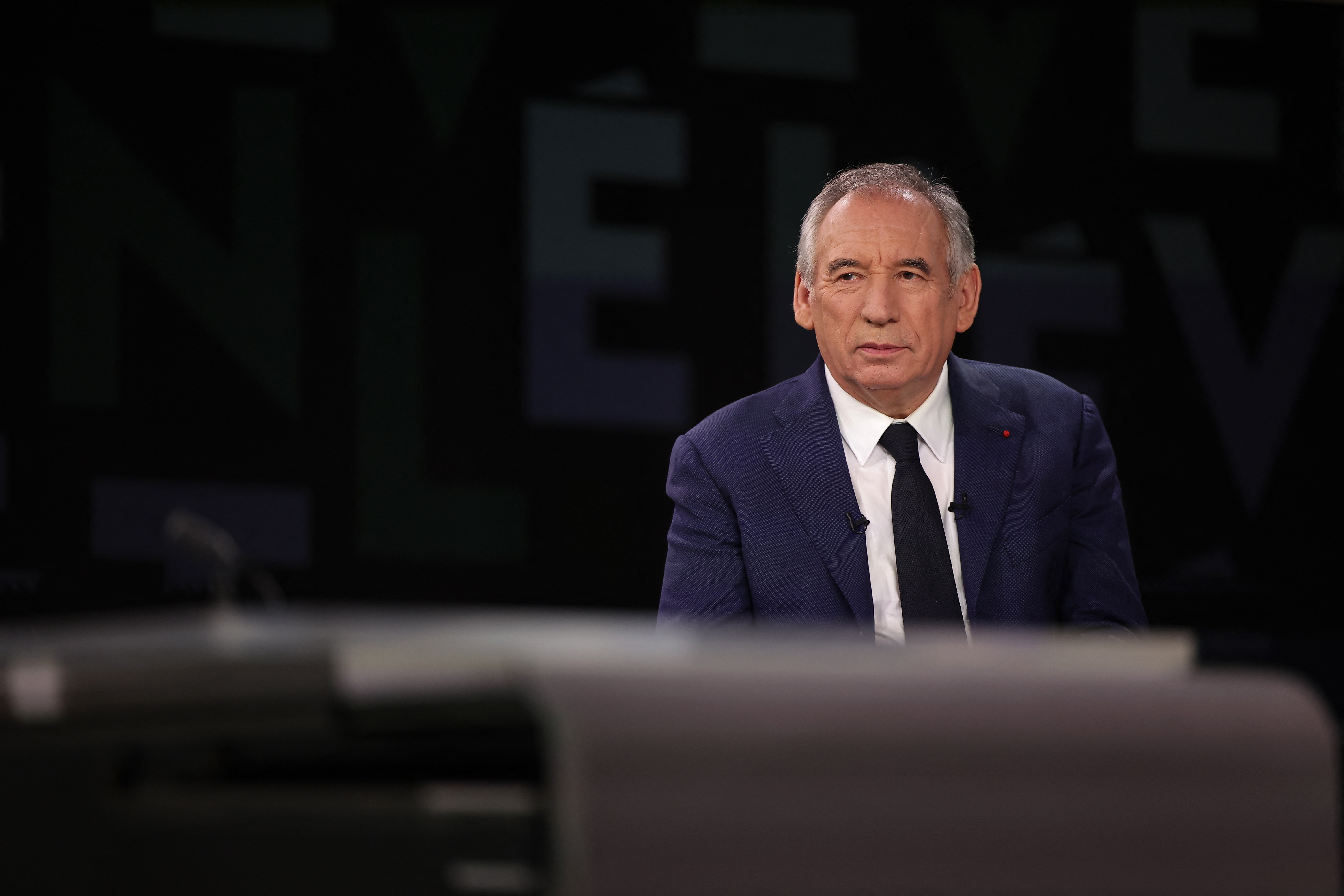 Francia presenta nuevo gobierno, el cuarto del año, esperando evitar otra censura