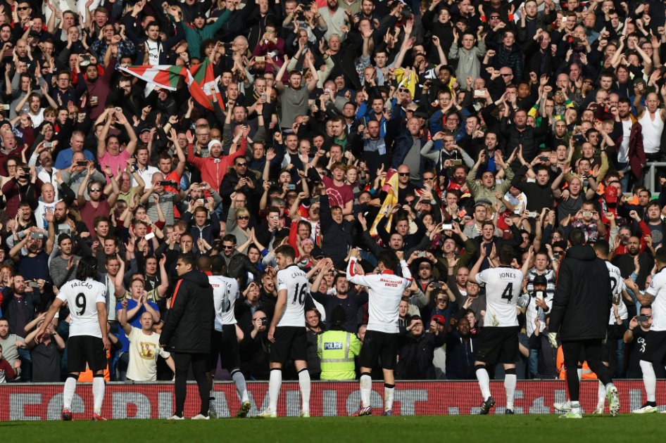 Con un doblete de Juan Mata, Manchester United derrotó al Liverpool