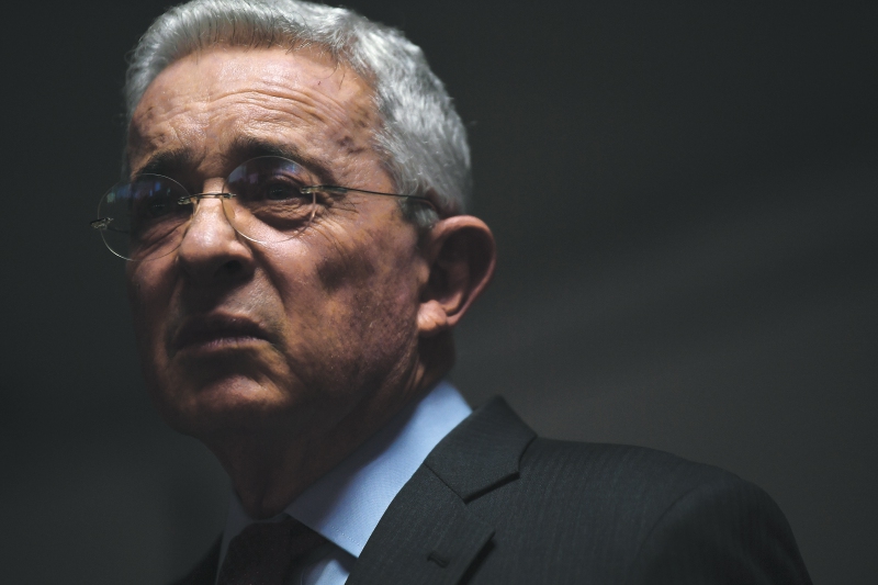 Las consecuencias de cubrir el juicio Uribe