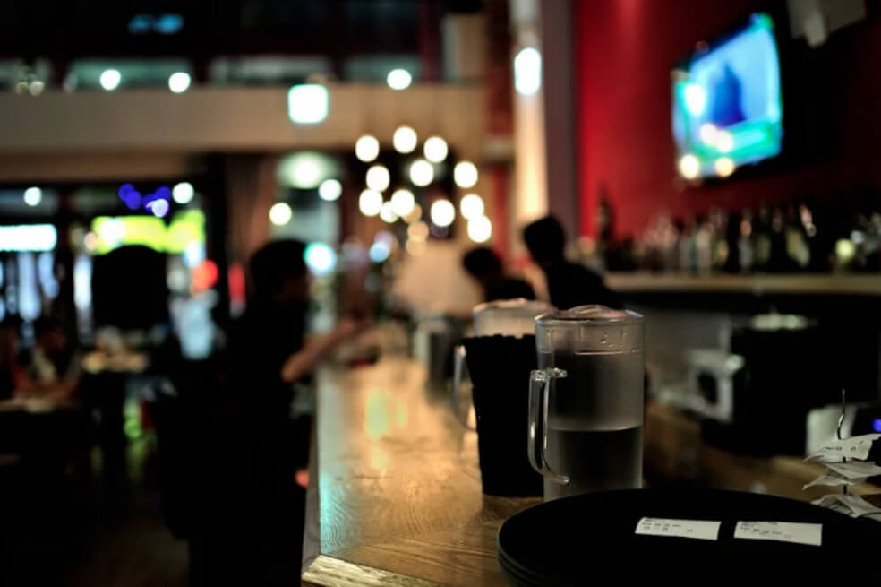 El decreto indica que estará prohibido el consumo de bebidas embriagantes en espacios abiertos y establecimientos de comercio, a partir de las 6:00 p.m. de este jueves 19 de marzo, hasta las 6:00 a.m. del 30 de mayo. / Tomada de Pixabay-Referencia