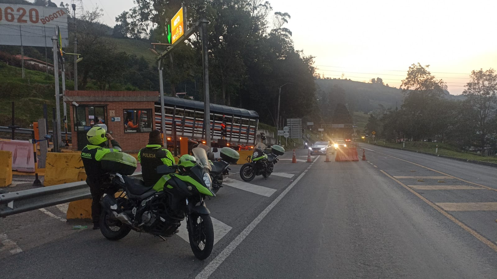 Vía al Llano: se mantiene bloqueo por parte de los transportadores