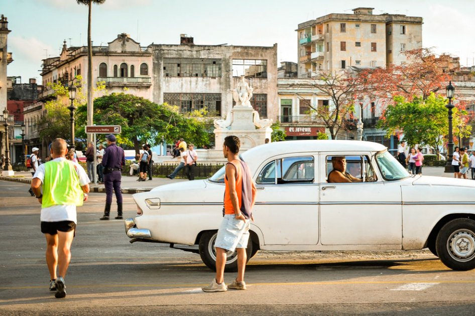 Cuba anuncia la apertura de más salas públicas de internet y zonas de wifi
