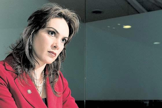 Críticas del Gobierno a renuncia de María Mercedes López de última hora