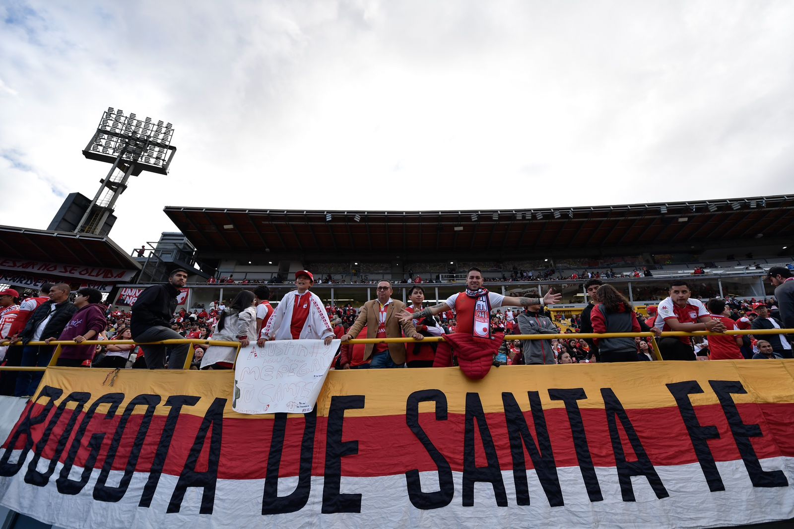 Pero en la etapa complementaria, Santa Fe volvió a mostrar su mejor nivel y dominó el partido, aprovechando que su rival se quedó físicamente y apenas generó dos opciones claras para empatar, una de ellas sobre la hora.