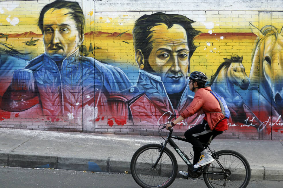 El grafiti se tomó los muros del barrio 20 de julio para conmemorar el Bicentenario