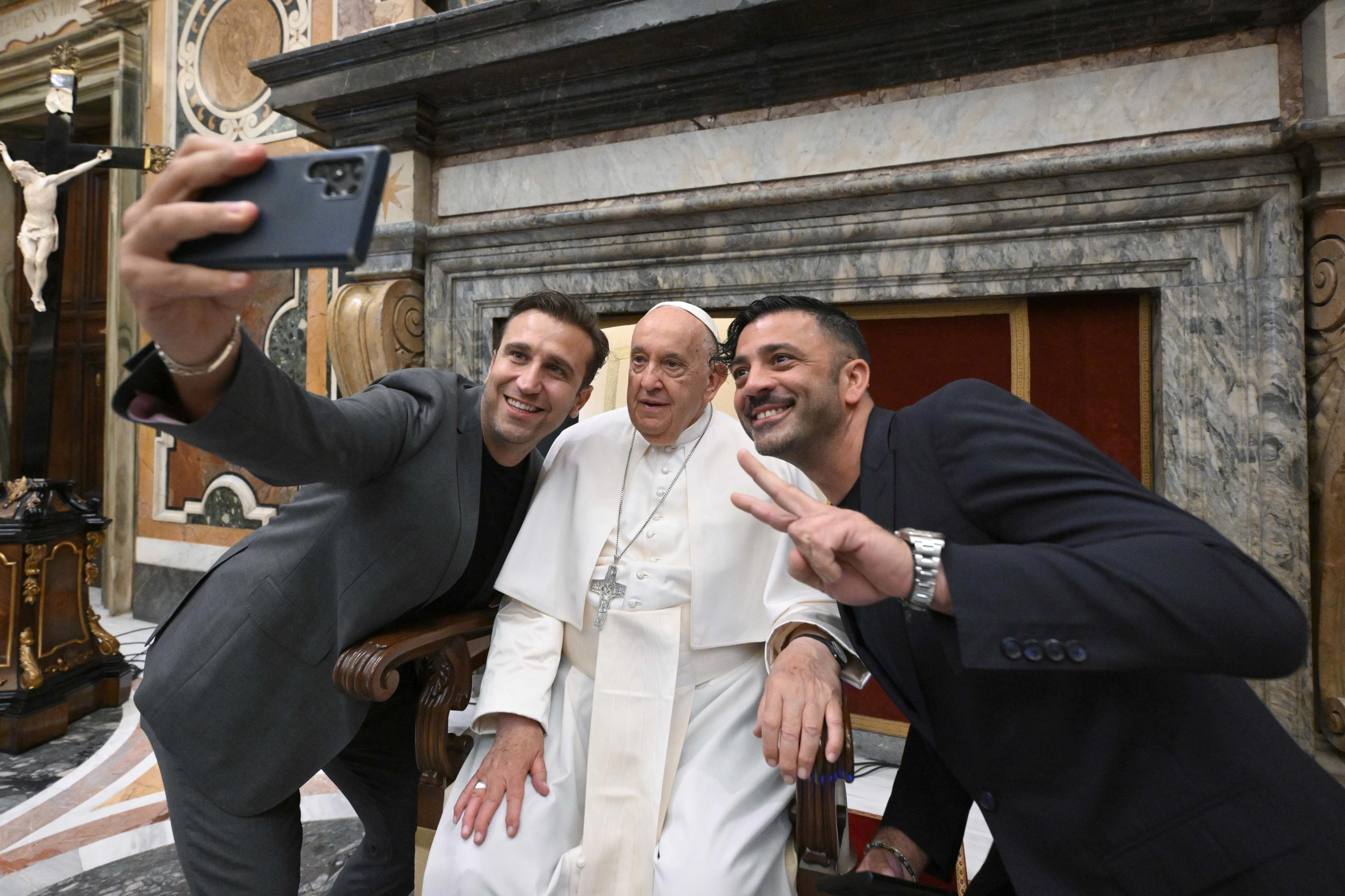El papa participa por primera vez en el G7: advierte sobre el uso de la IA