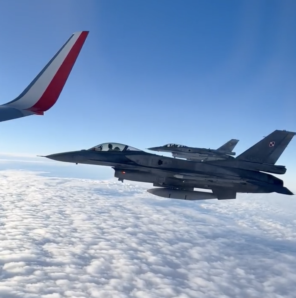 Mundial de Qatar 2022: Polonia viajó escoltada por cazabombarderos F-16
