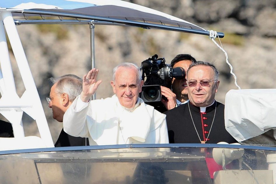 Papa condena "indiferencia del mundo" ante inmigración ilegal