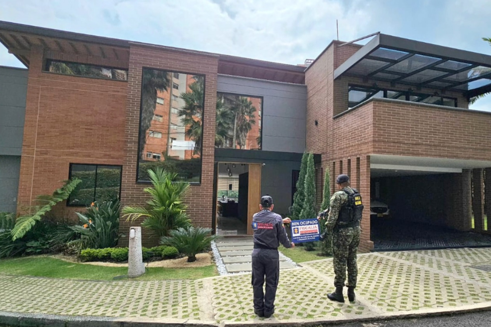 Incautan bienes de red de narcotráfico que tenía como fachada empresa de aguacates