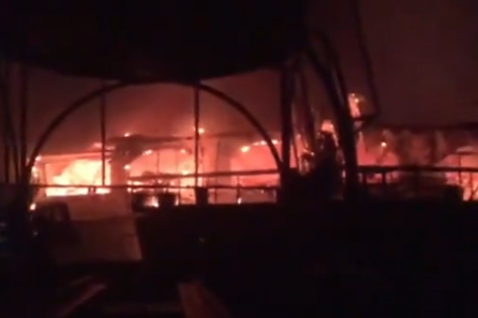 Al menos 23 muertos en el incendio de un club nocturno en India