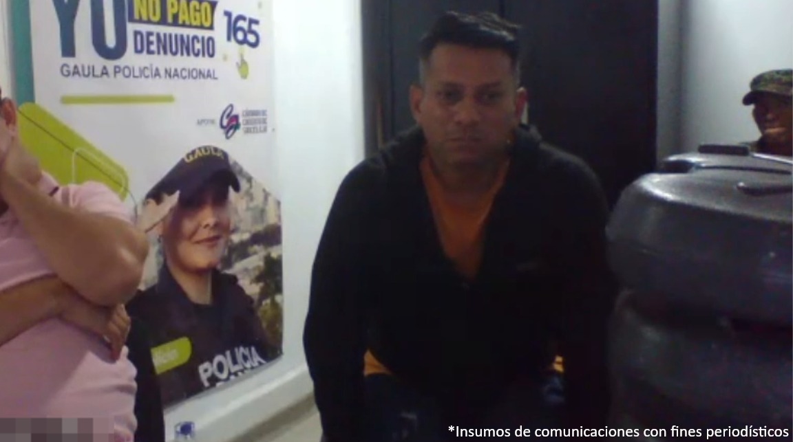 El jefe de operaciones de la Seccional de Inteligencia de la Policía Nacional (Sipol) en Bolívar, intendente Harvey Arellano Cerda, aceptó haber entregado información al grupo criminal.