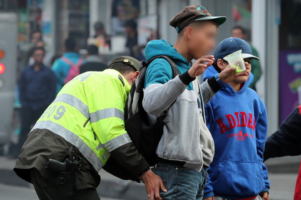Condenan policía que asesinó a joven afrodescendiente por colarse en TransMilenio