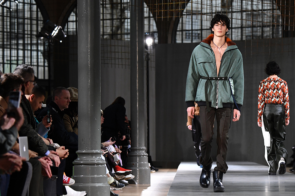 París acoge los desfiles de moda masculina en plena movilización de los chalecos amarillos