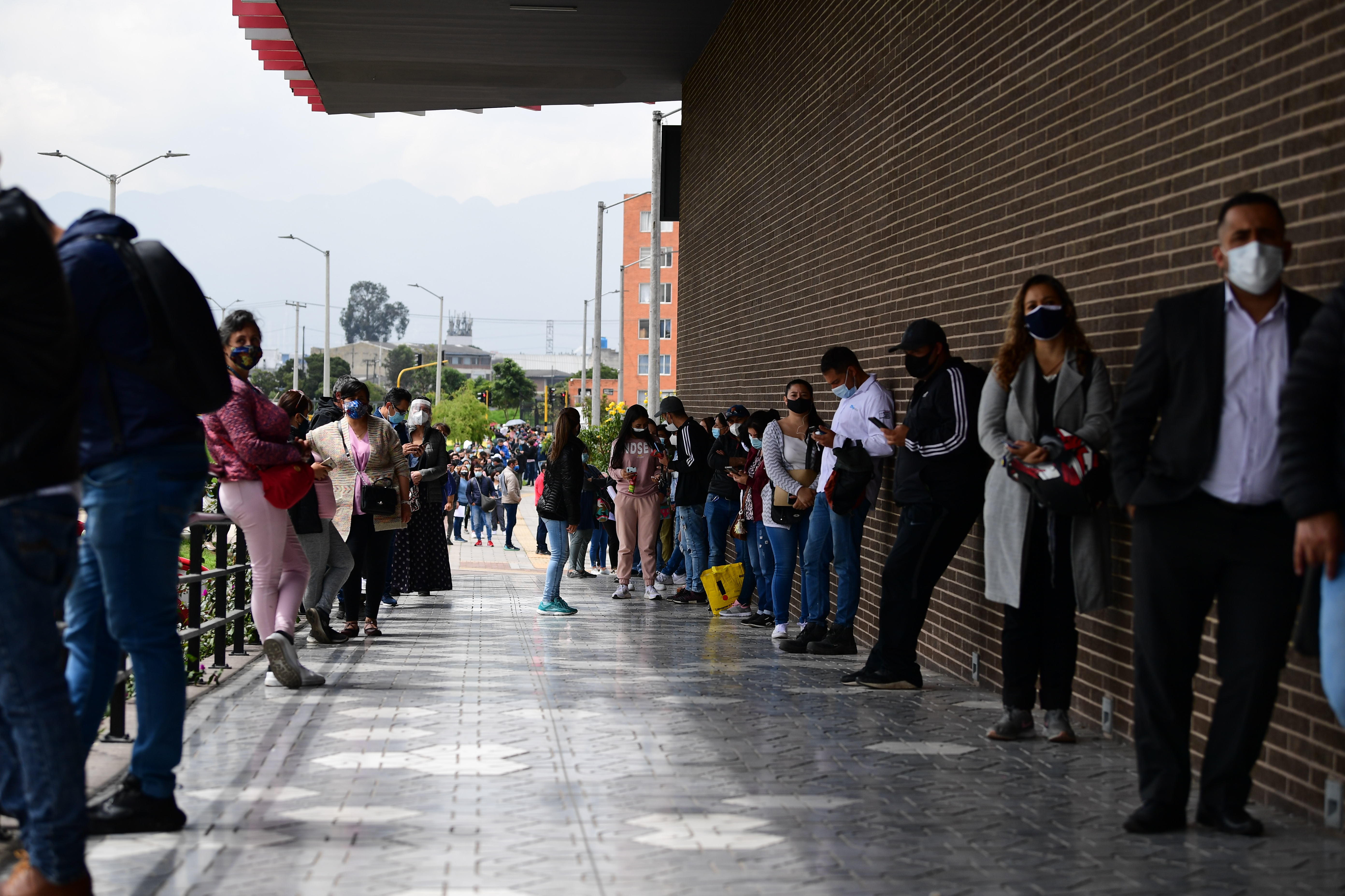 ¿Dónde vacunarse contra el Covid-19 este sábado en Bogotá?