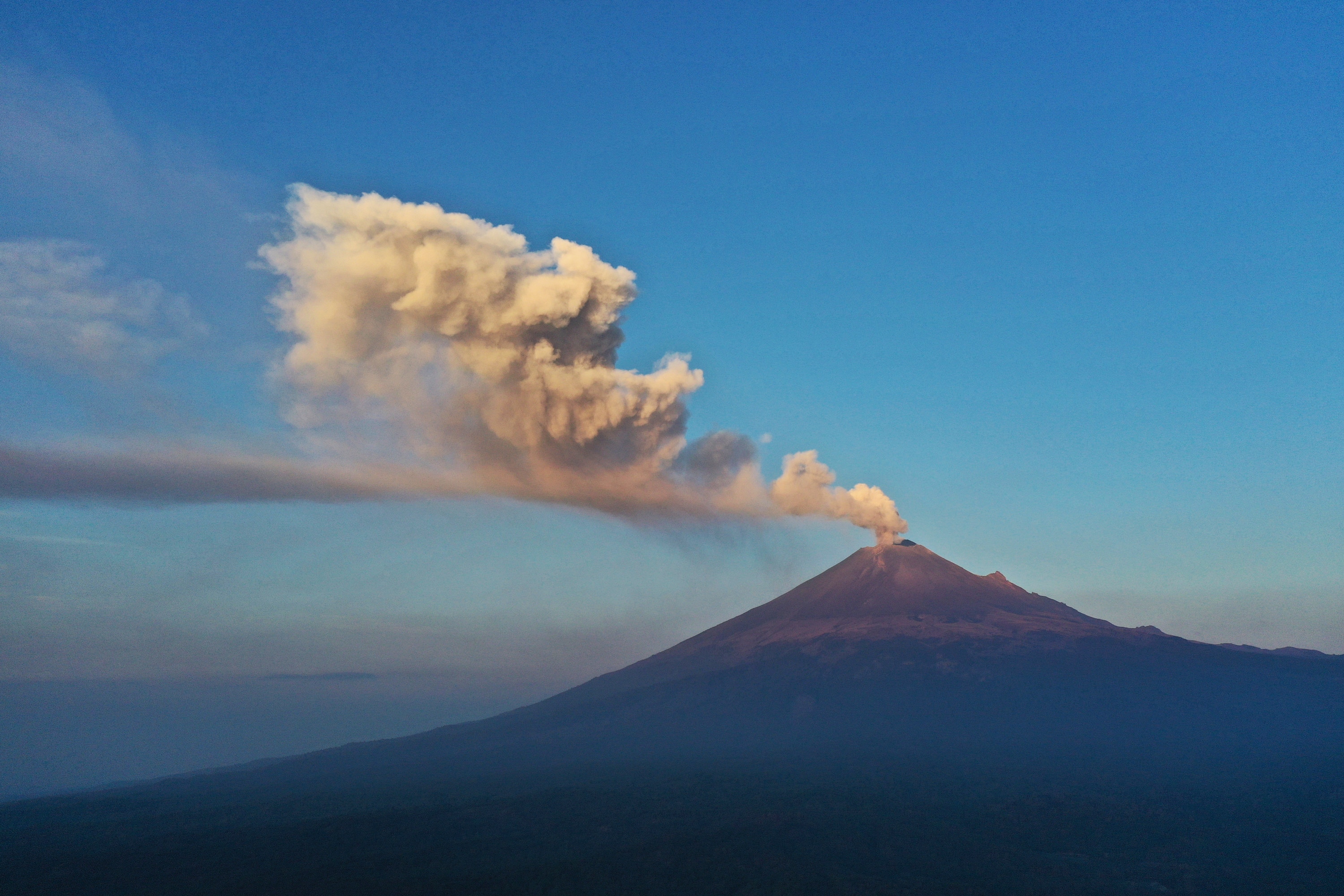 Aumenta el nivel de actividad del volcán Popocatépetl en México