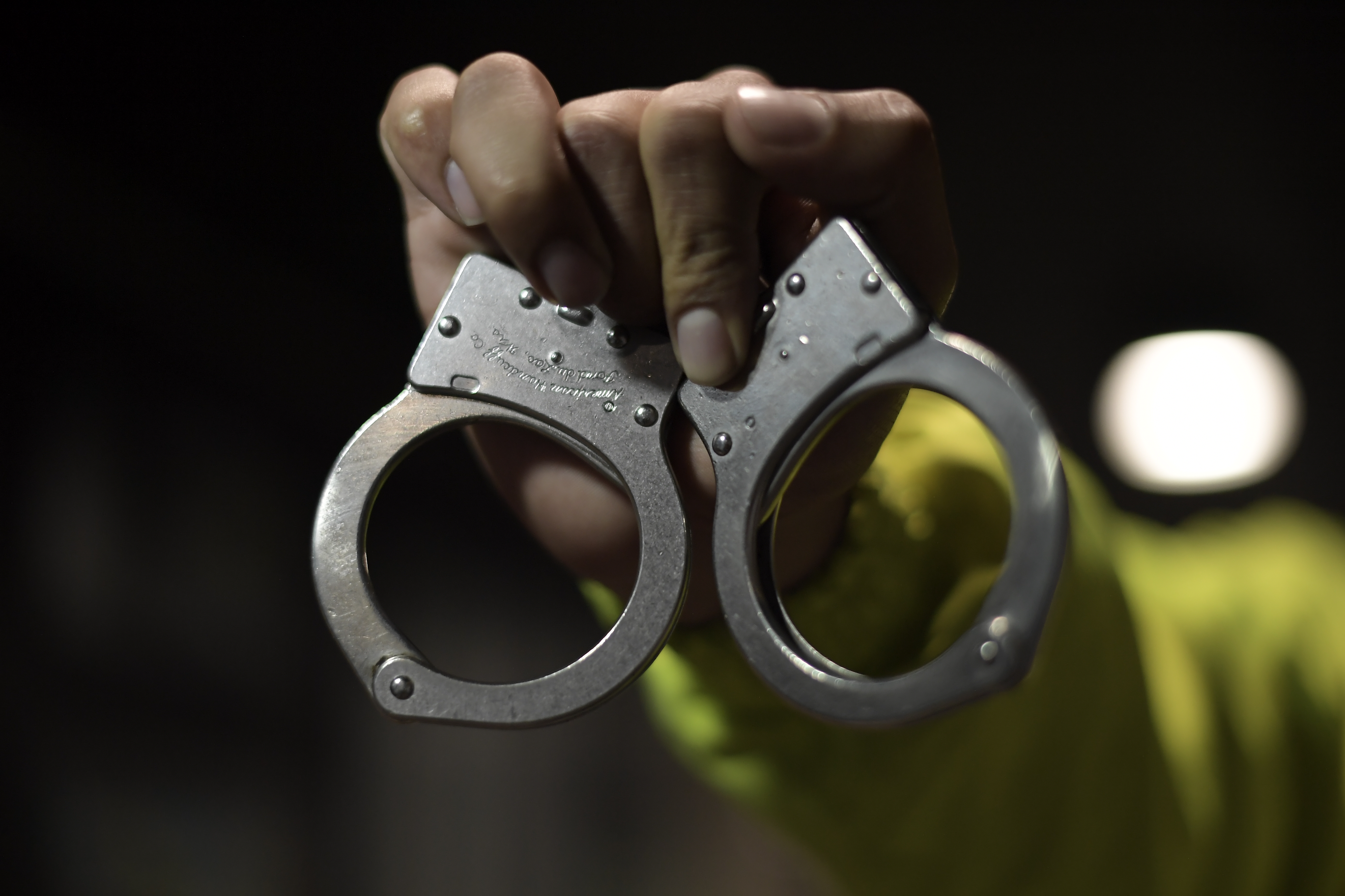 Investigadores del Grupo de Estupefacientes de la Policía de Bogotá y la Sijin, sobre las operaciones encubiertas que lideraron y permitieron desmantelar dos peligrosas bandas criminales.