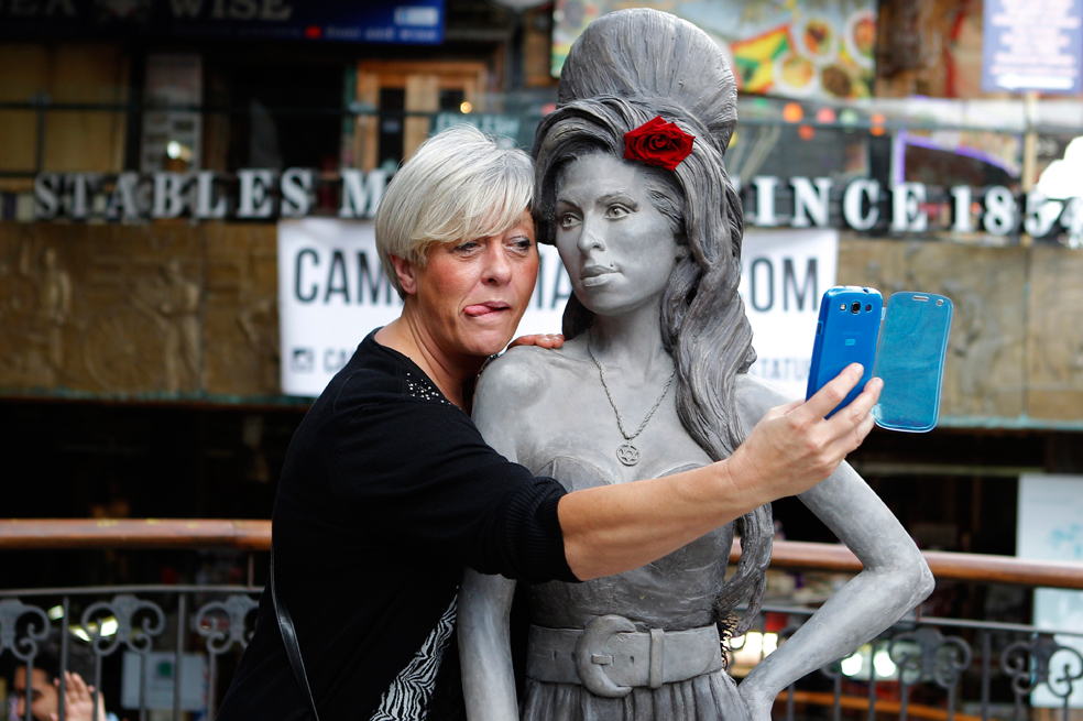 Amy Winehouse tiene estatua en Londres