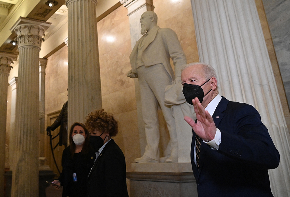 “Hemos sacado del campo de batalla al líder del Estado Islámico”: Biden