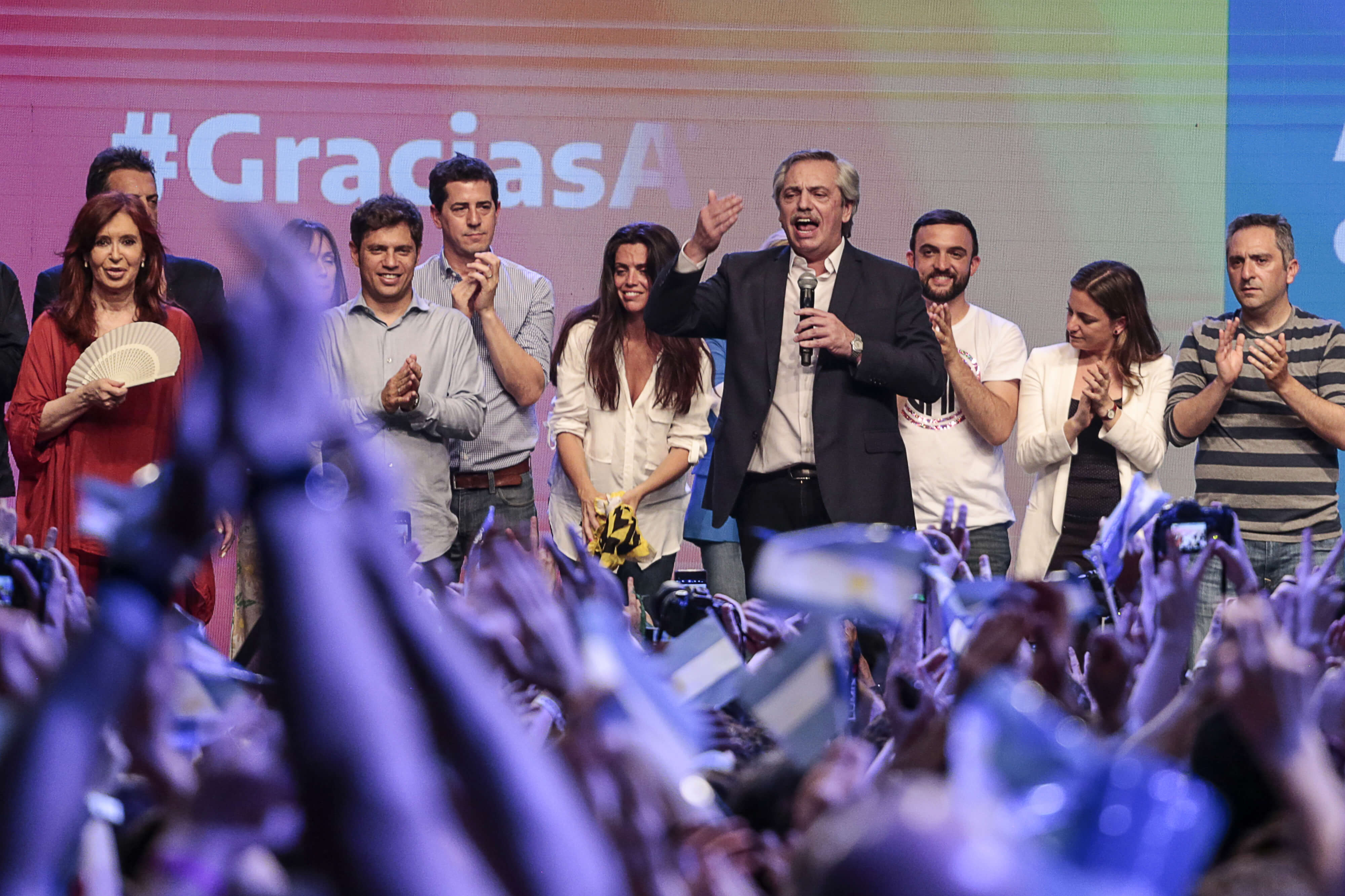 Argentina endurece control cambiario tras victoria de Fernández