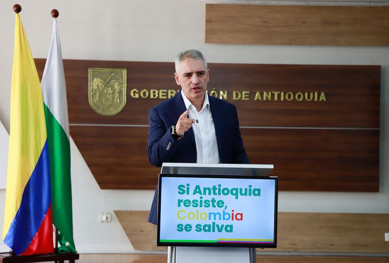 Drones volaron cerca del helicóptero en el que iba gobernador de Antioquia