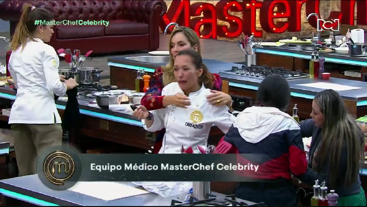 “Me volé el dedo”: Carolina Acevedo sufrió accidente en ‘MasterChef Celebrity’