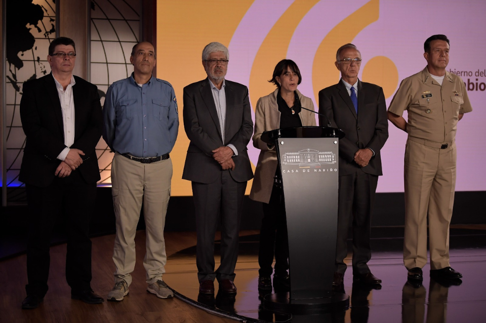 De izquierda a derecha: Rodrigo Negrete, director de la Anla; Luisz Olmedo, director Parques Nacionales Naturales; Germán Umaña, ministro de Comercio, Industria y Turismo; Susana Muhamad, ministra de Ambiente; Iván Velásquez, ministro de Defensa.