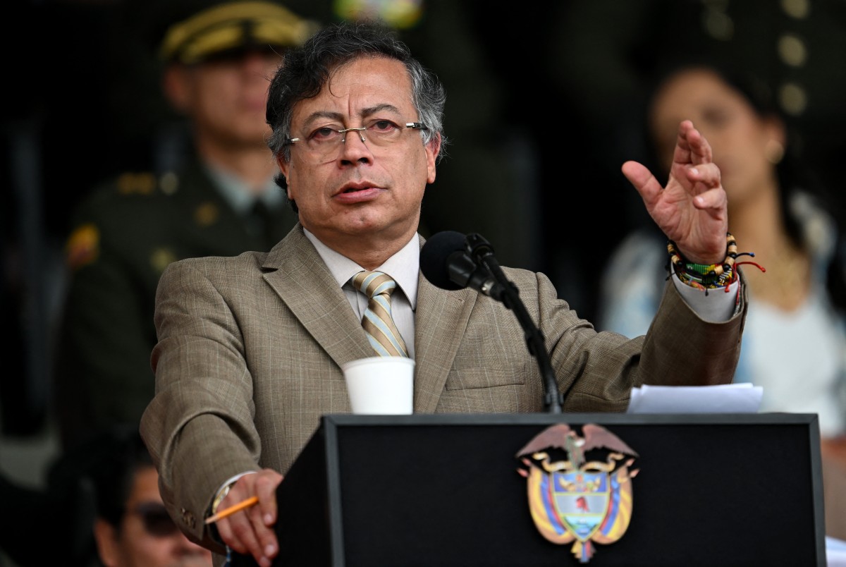 “El pueblo de Venezuela debe unirse para salir a las calles”: Gustavo Petro