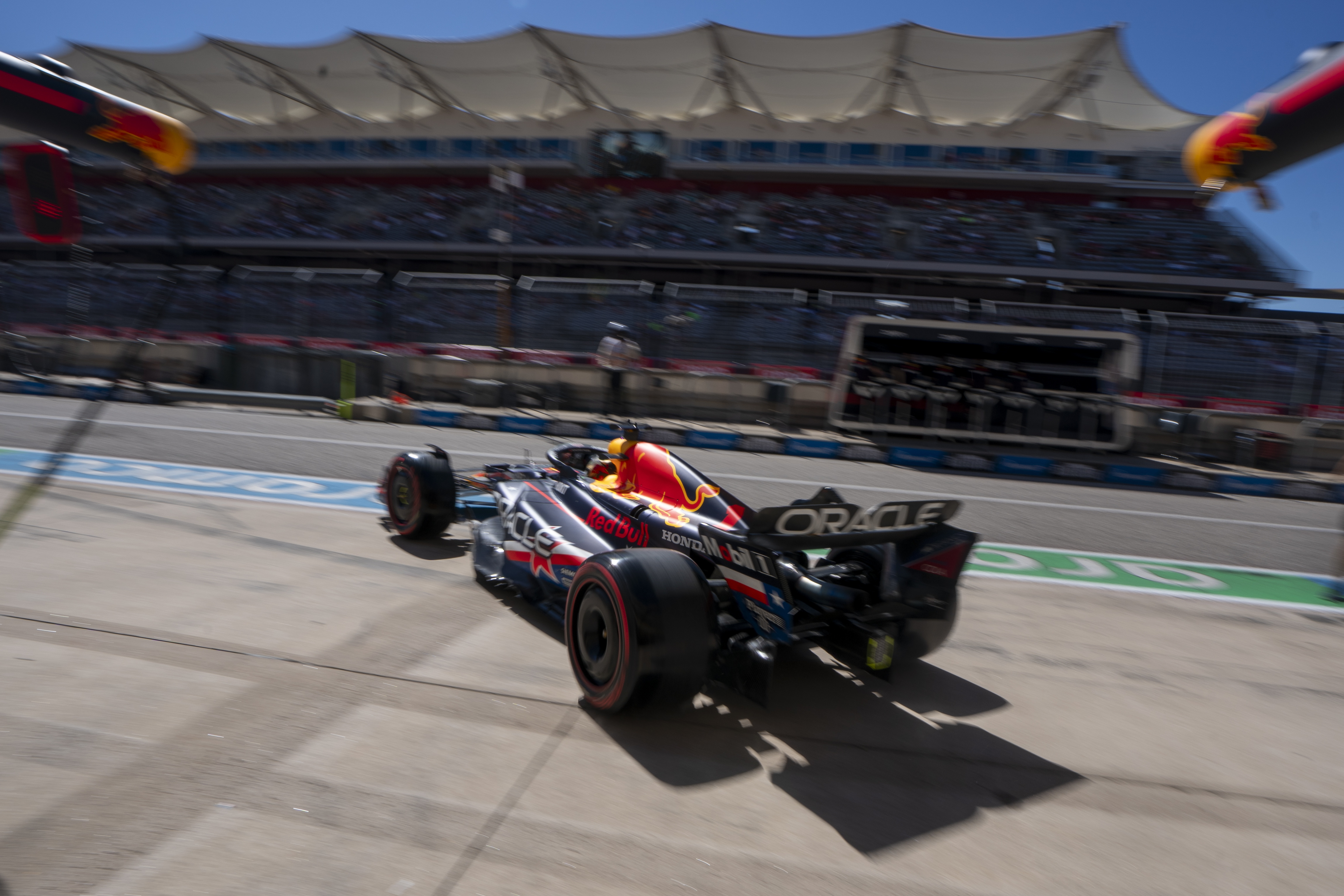 Austin (United States), 20/10/2023.- Oracle Red Bull Racing driver Max Verstappen in action during the practice session for the 2023 Formula 1 Grand Prix of the United States at the Circuit of the Americas in Austin, USA, 20 October 2023. (Fórmula Uno, Estados Unidos) EFE/EPA/SHAWN THEW