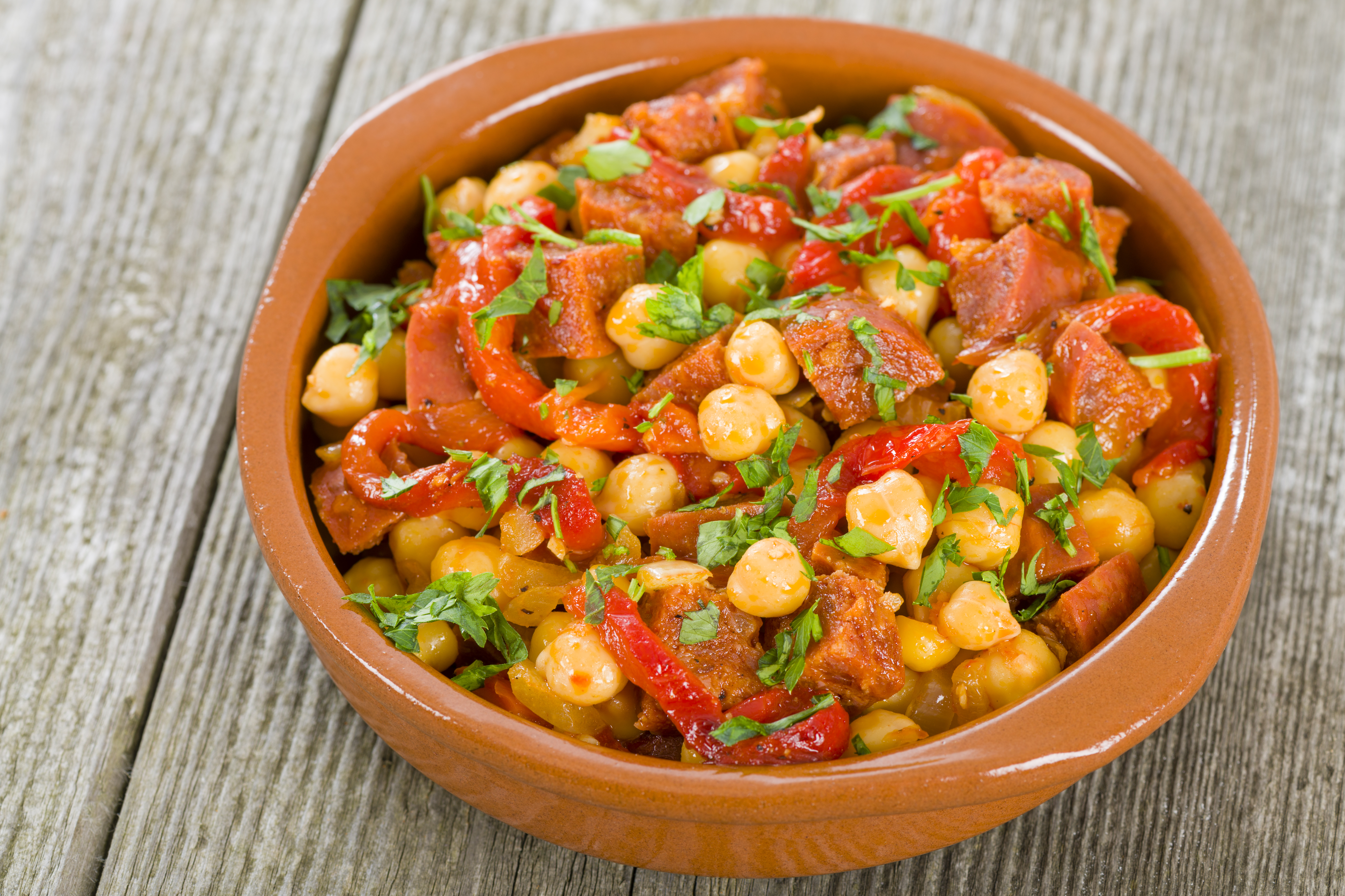 Garbanzos con cerdo y chorizo, la receta para terminar la semana