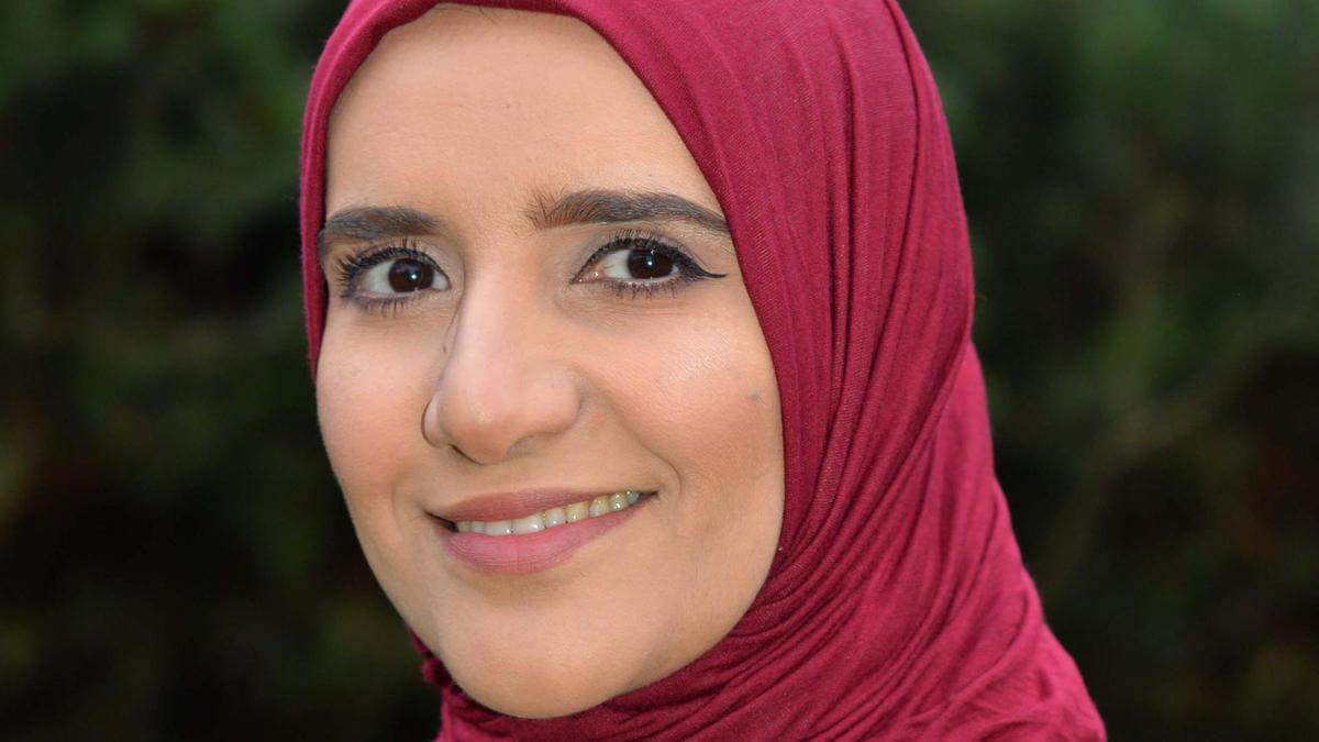 La omaní Jokha Alharthi, orgullo de su país tras ganar principal premio de literatura en inglés