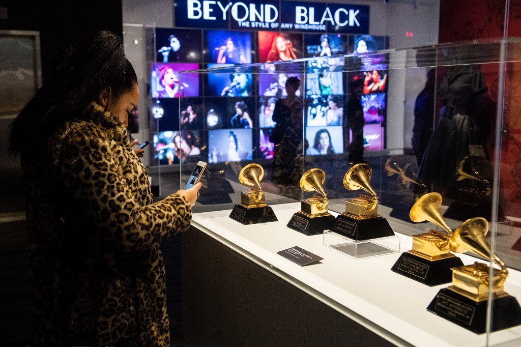 Museo de los Grammy rinde tributo a Amy Winehouse