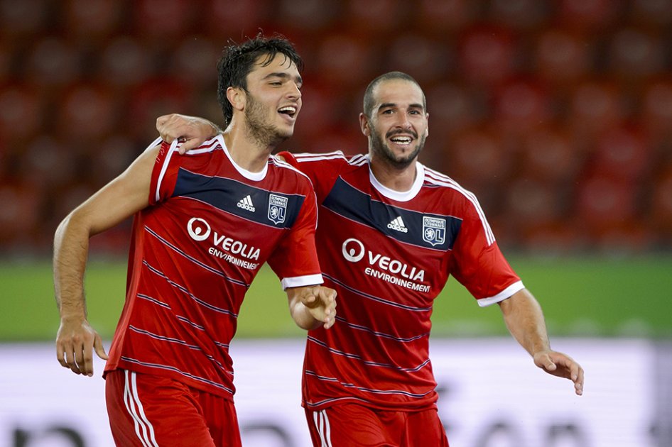 Champions: avanzan Lyon, Steaua de Bucarest y Fenerbahce