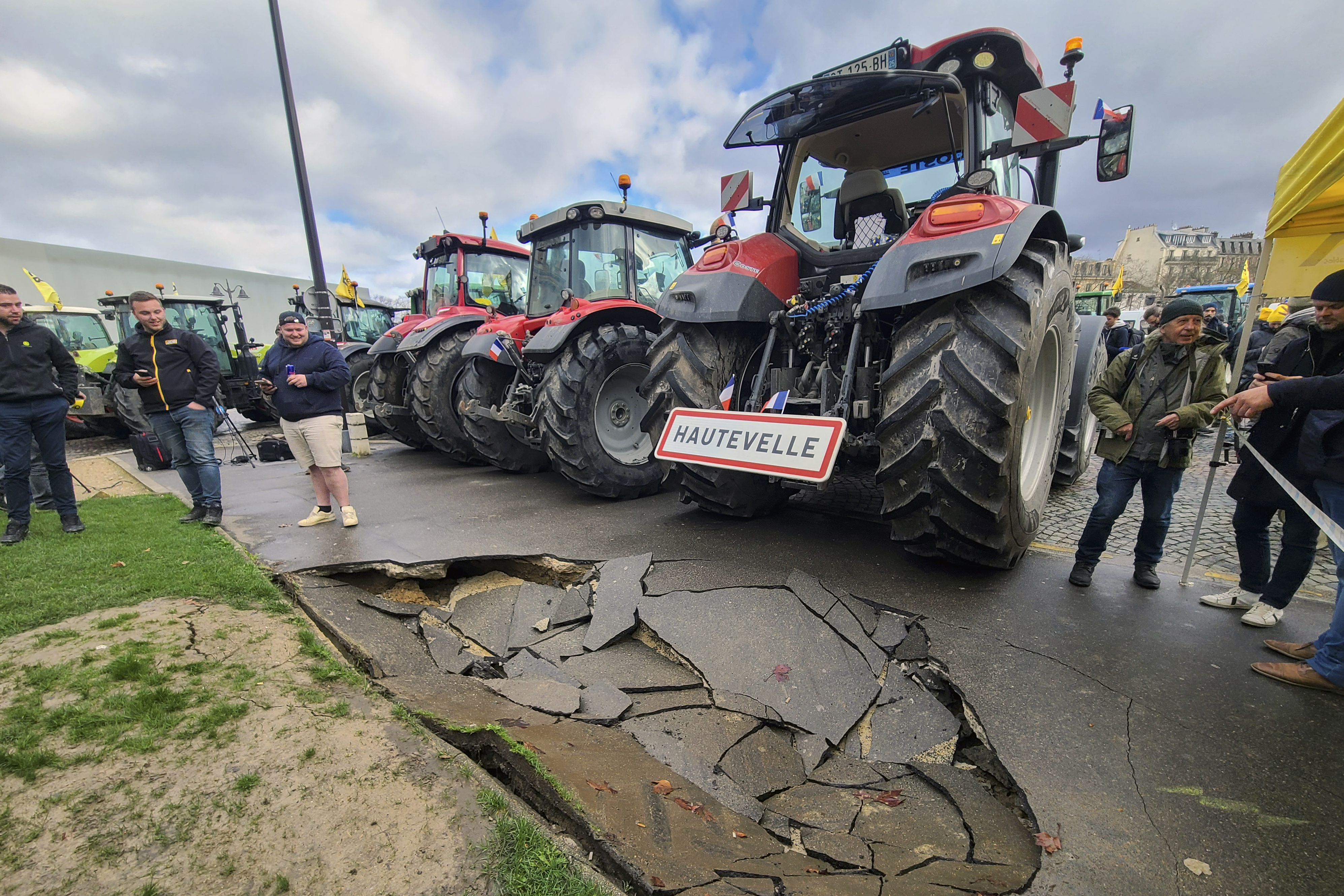 París: agricultores vuelven a las calles exigiendo respuestas a sus demandas