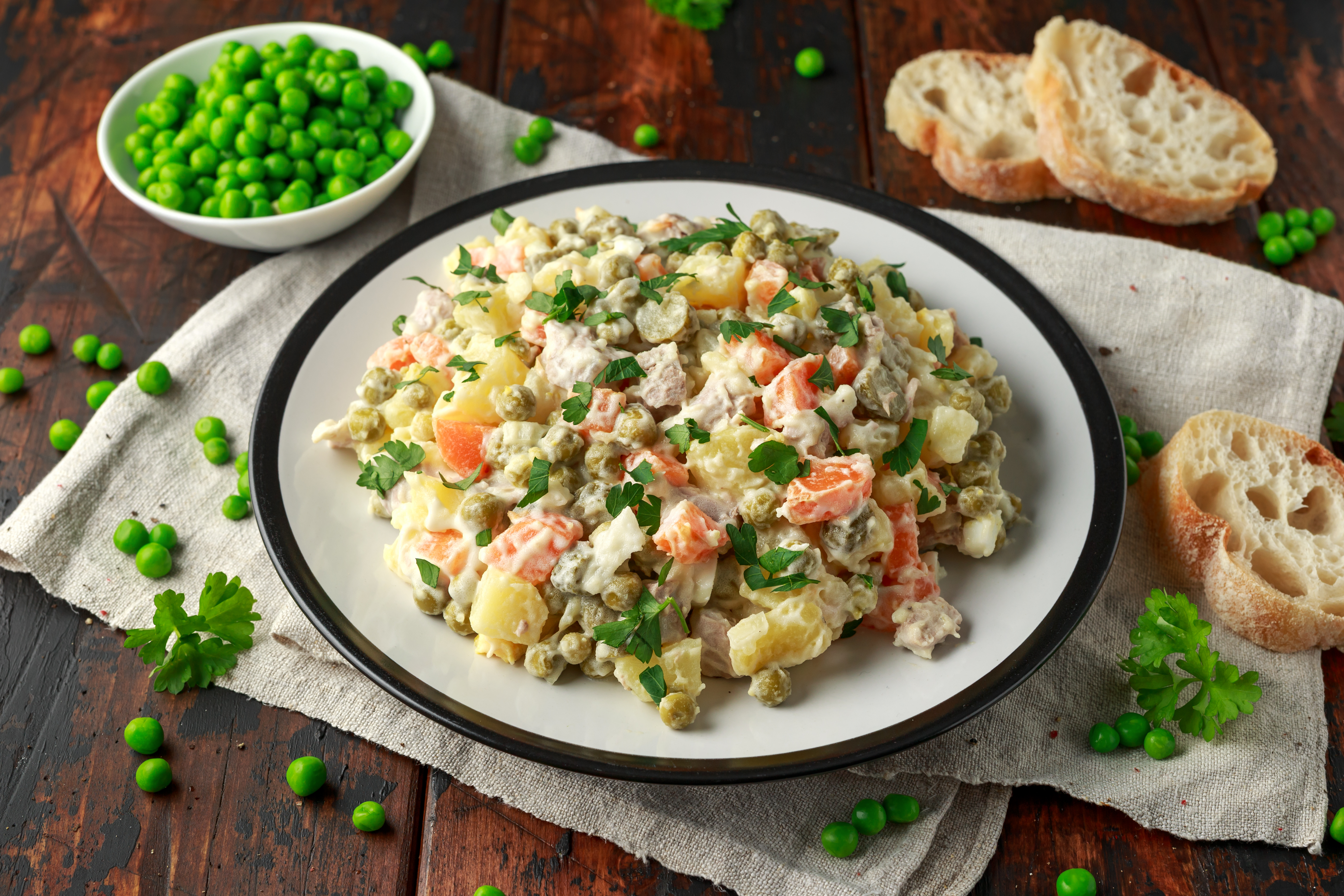 Ensalada de papa y pollo para el almuerzo