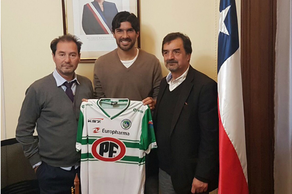 El "Loco" Abreu firma por un nuevo club y logra récord Guinness