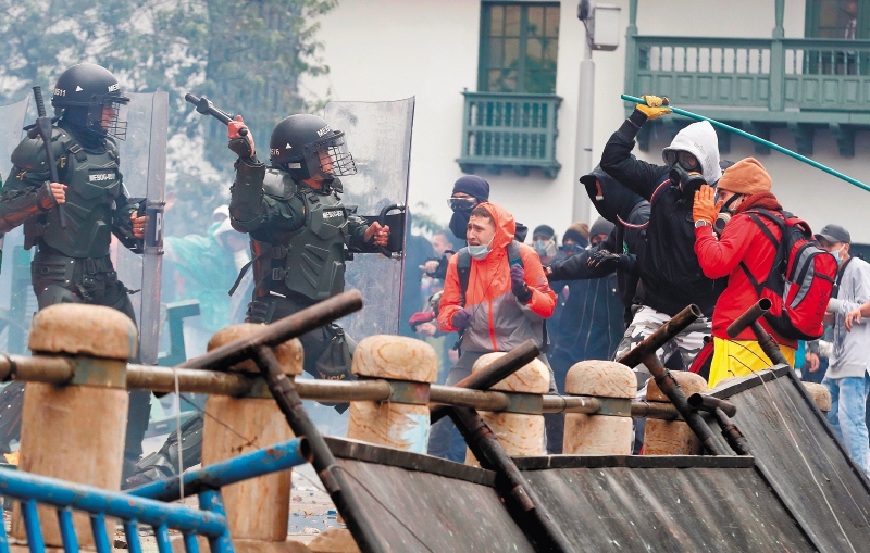 De acuerdo con el Cinep, las agresiones en el marco del paro estuvieron motivadas en un porcentaje alto por móviles de persecución política. / EFE