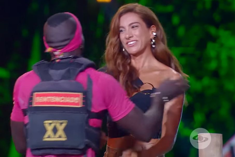 Andrea Serna, como no se le había visto antes, muy conmovida por salida de Campanita