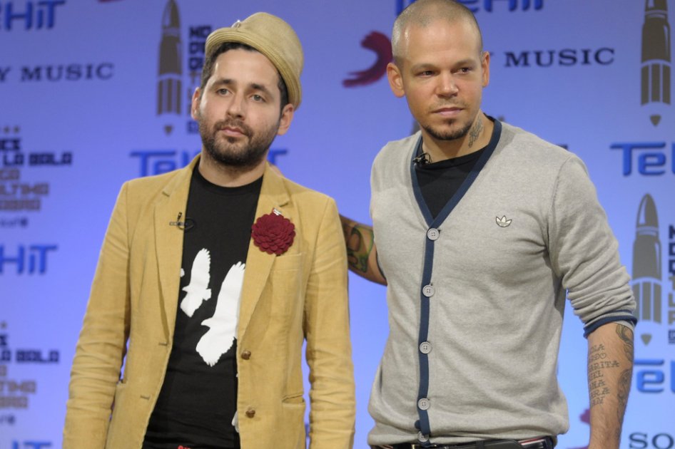 Visitante y Residente, integrantes de Calle 13.