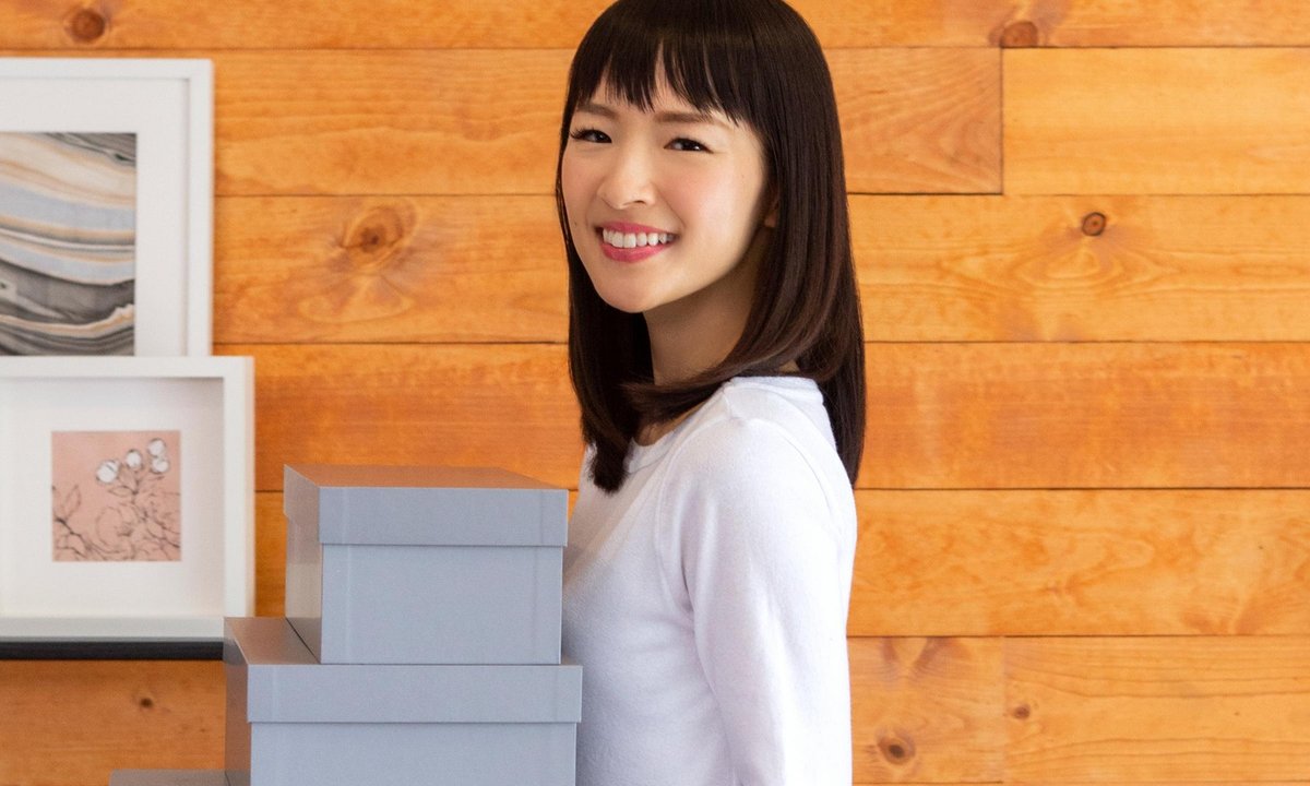 El método Kondo en Netflix enciende polémica por consejos para deshacerse de libros