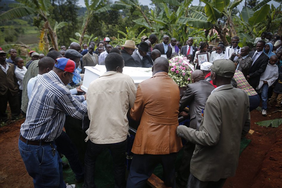 Kenia entierra a las víctimas de la masacre de Garissa