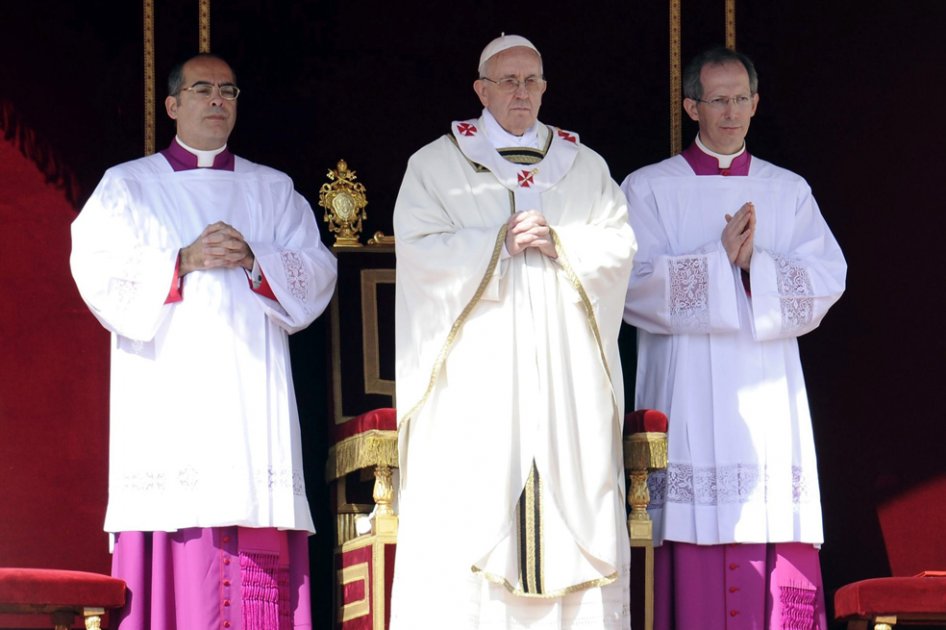 Se inicia oficialmente el pontificado de Francisco
