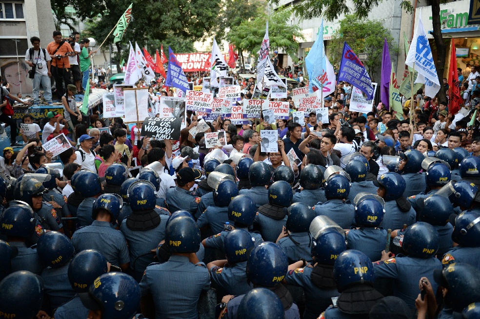 Protestas al frente de la Embajada de Indonesia en Manila por la ejecución. / AFP
