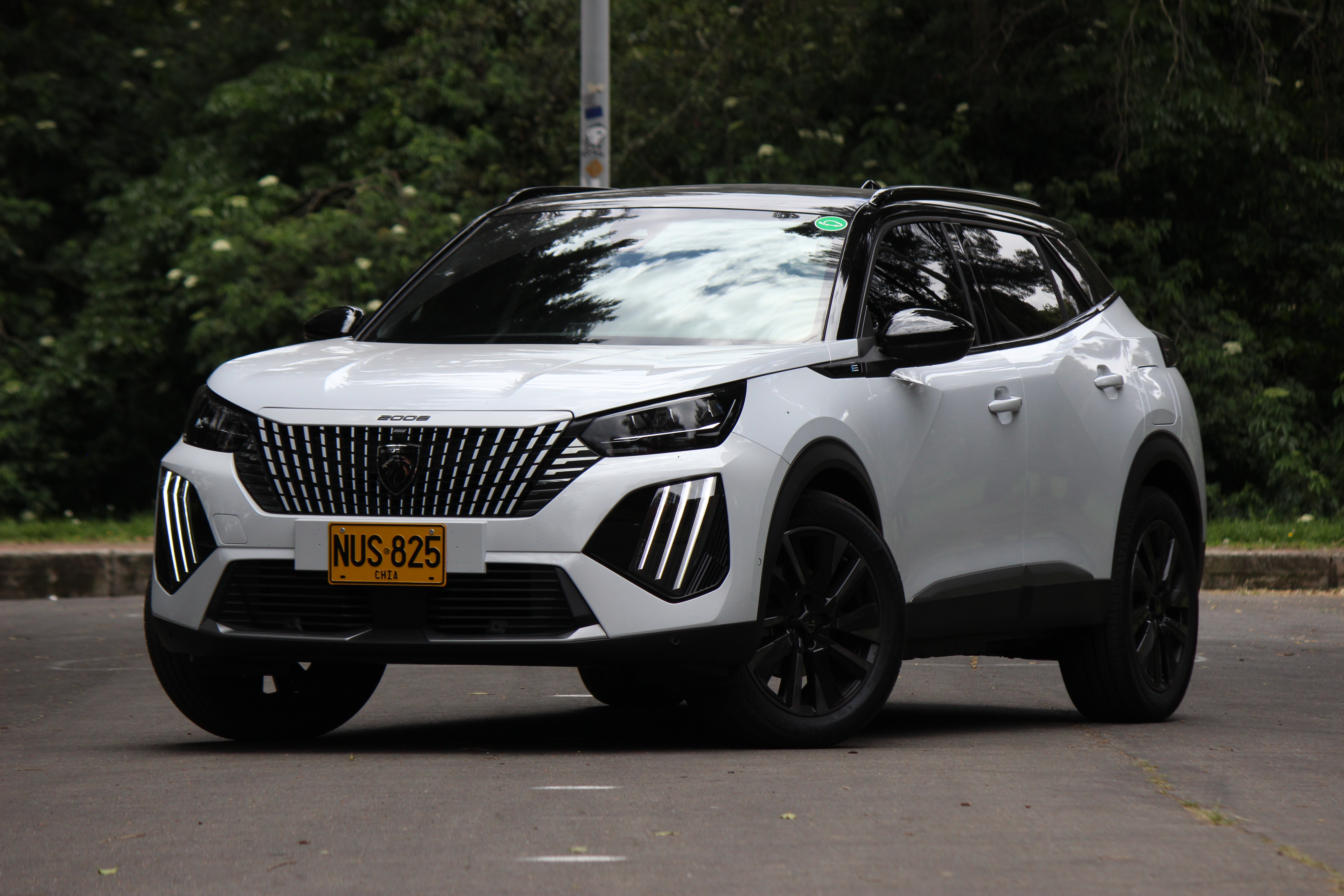 Peugeot E-2008 en Colombia: así el primer eléctrico de la marca en el país
