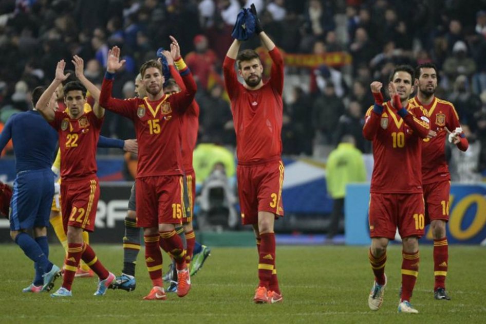 España gana a Francia en París y se acerca al Mundial de Brasil
