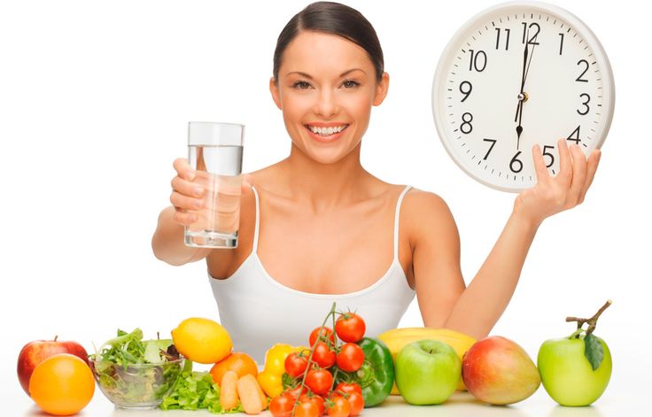 Las frutas son bajas en calorías y ricas en nutrientes esenciales. Al reemplazar alimentos procesados y altos en grasas con frutas frescas, podemos mantenernos saciados sin excedernos en calorías.