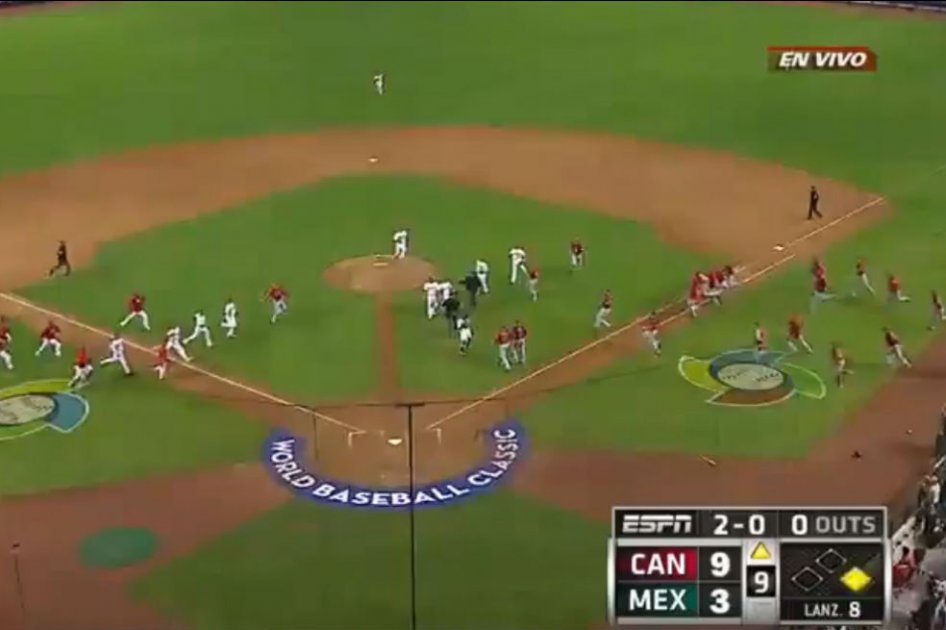 Partido de béisbol terminó en batalla campal