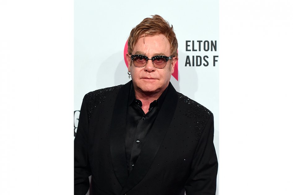Abogado de Elton John dice que denuncia por acoso sexual es «infundada»