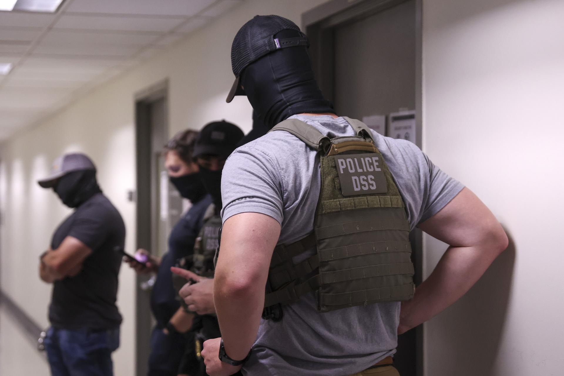 ICE podría estar reteniendo inmigrantes en centros secretos, según investigación